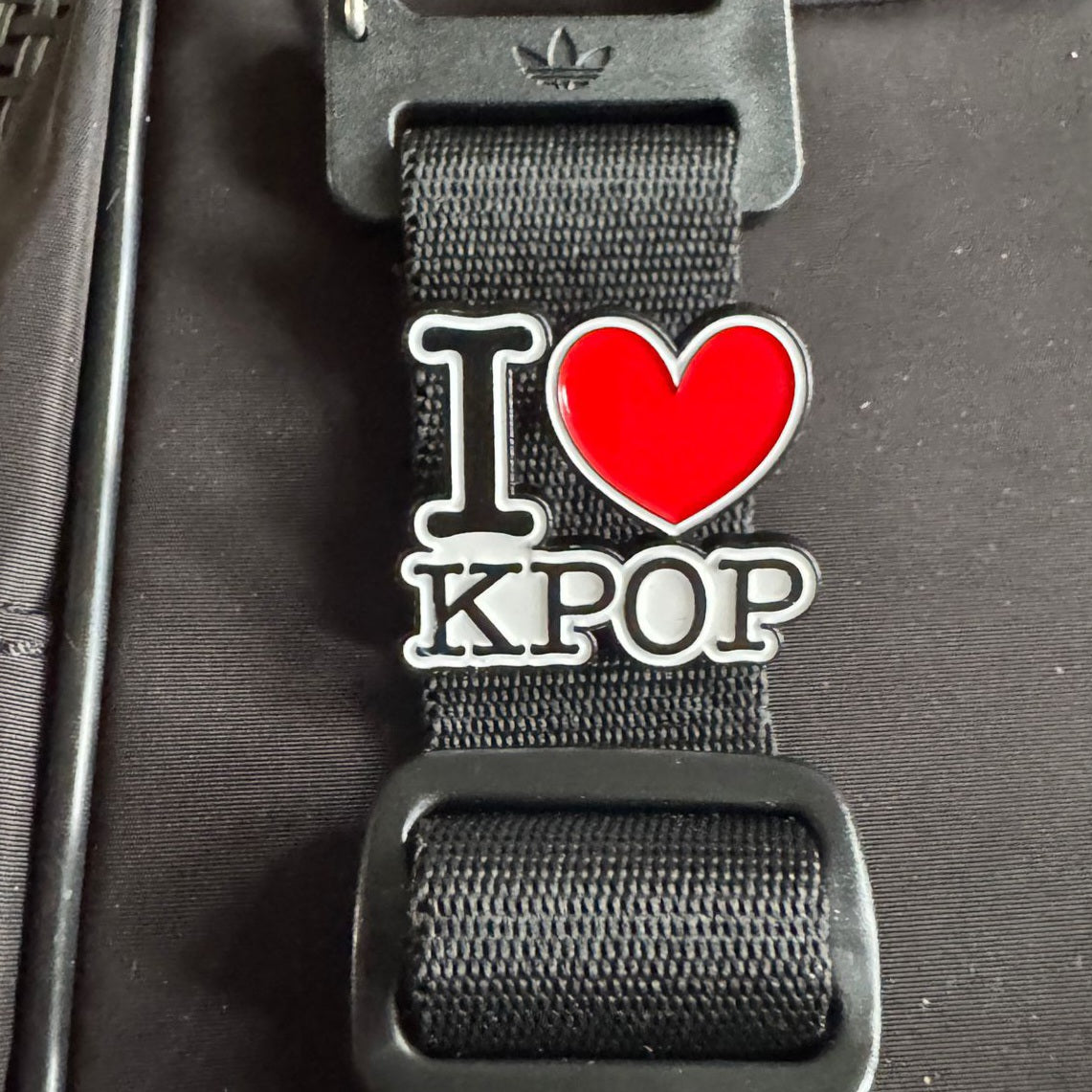 K-Pop Love Pin Badge