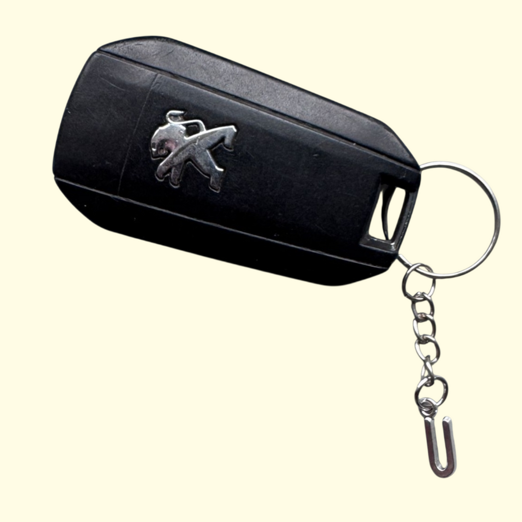Letter U Keyring
