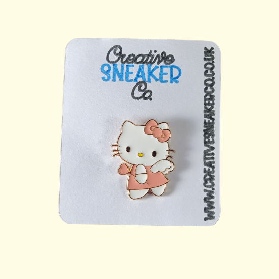 Hello Kitty Heart Pin Badge