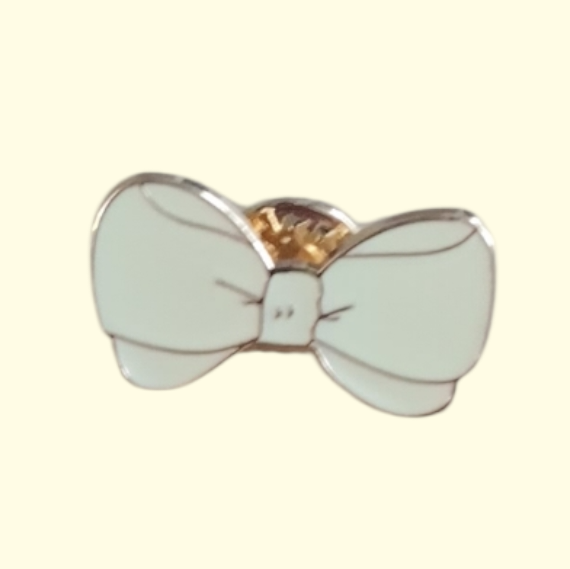 Bow Cream Pin Badge
